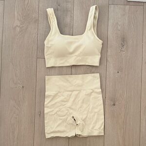 Seamless Ribbed Scoop Neck Bralette & High-Waist Shorts Set - Cream